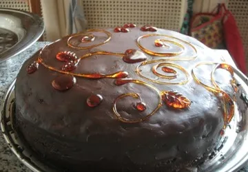 Cum de a decora un tort cu bomboane, caramel, ciocolată