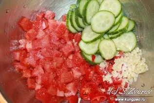 Kínai saláta uborka és paradicsom (recept fotó)