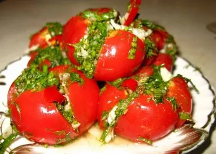 Консервирани домати с чесън рецепта за зимата, във вътрешността на доматите, покрити със сняг, вкусни, снимка,