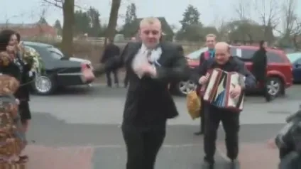 Викуп в сільському стилі - конкурси відео, смішні сценки (зустрічає) Викуп в сільському стилі - конкурси відео, смішні сценки