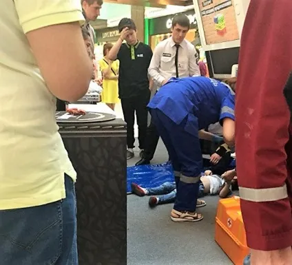 У найбільшому торговому центрі Ямалу ще одна дитина впала з висоти і отримав травми (новини економіки) У найбільшому торговому центрі Ямалу ще одна дитина впала з висоти і отримав травми