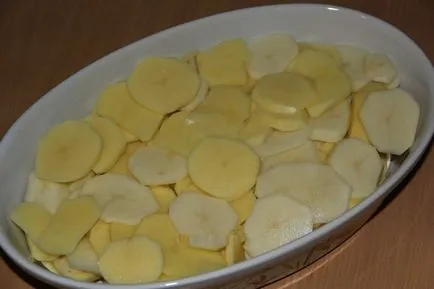 Csirkecomb burgonyával és gombák a sütőben, a legfinomabb receptek
