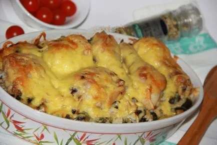 Csirkecomb burgonyával és gombák a sütőben, a legfinomabb receptek