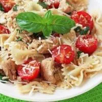 Макарони з тунцем
