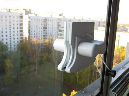 Магнитна четка за миене на стъкла и прозорци на две страни