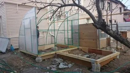 Як побудувати курник в теплиці з полікарбонату для зими і літа (полікарбонату) Як побудувати курник в теплиці з полікарбонату для зими і літа