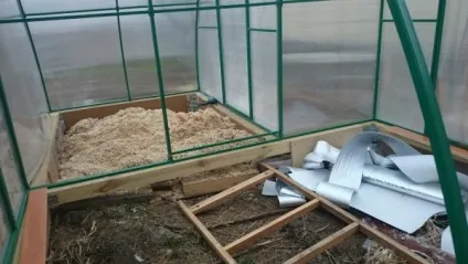 Як побудувати курник в теплиці з полікарбонату для зими і літа (зими) Як побудувати курник в теплиці з полікарбонату для зими і літа