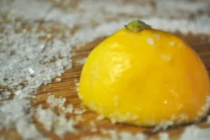 Як почистити кухонну дошку (морська сіль) Як почистити кухонну дошку