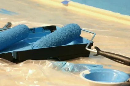 Як пофарбувати стелю водоемульсійною фарбою по побілки (знадобляться наступні інструменти) Як пофарбувати стелю водоемульсійною фарбою по побілки