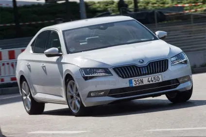 Volkswagen passat vs skoda superb - чи є різниця