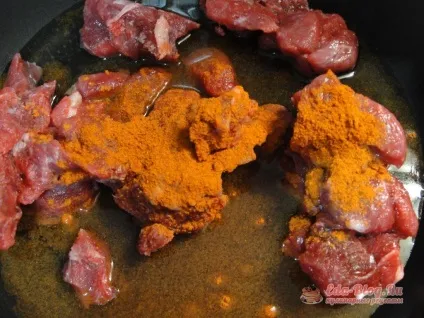 Смачне тушковане м'ясо з підливою рецепт з фото