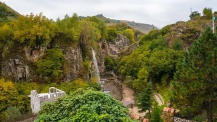 Мед Водопади в Кисловодск (Карачаево-Черкезия) как да се стигне с кола