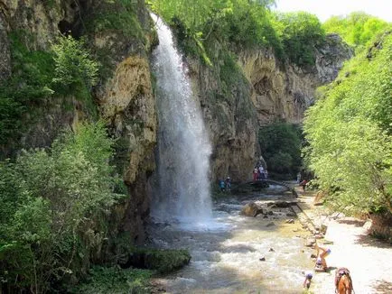 Мед Водопади в Кисловодск, Mount Ring