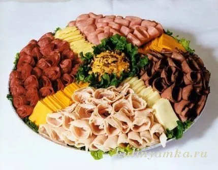 Месото - ястие с месо с декорация Фото