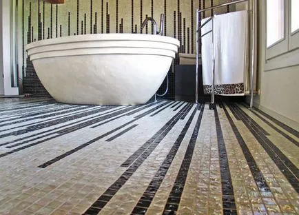 Радиатори мозайка може да сложим на пода на банята в стъклото на душ, които поставят под