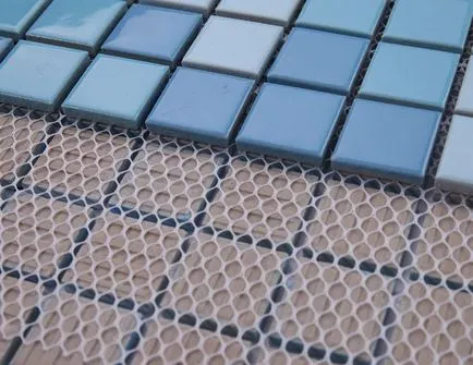 Радиатори мозайка може да сложим на пода на банята в стъклото на душ, които поставят под
