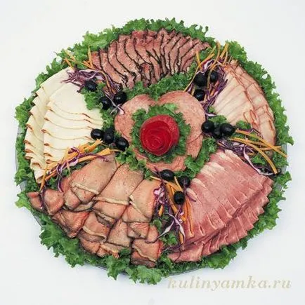Месото - ястие с месо с декорация Фото