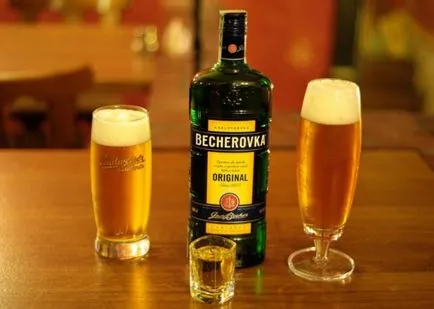 Тинктура от дух Becherovka - любимо място на туристите Чехия напитки