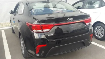 У мережу витекли фотографії базової kia rio четвертого покоління (базової) У мережу витекли фотографії базової kia rio четвертого покоління
