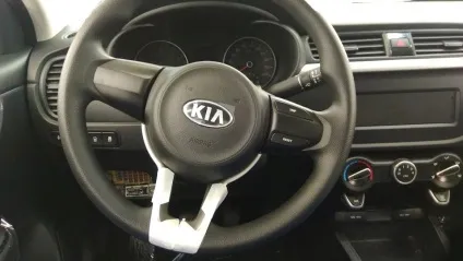 У мережу витекли фотографії базової kia rio четвертого покоління (покоління) У мережу витекли фотографії базової kia rio четвертого покоління