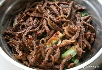 Краставица с месо на корейски