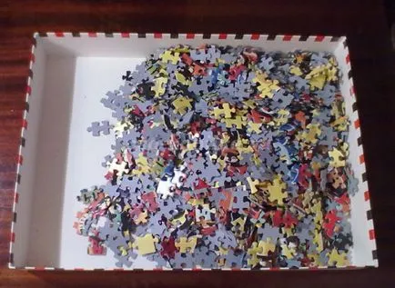 Imaginea de toamnă a puzzle-uri cu mâinile lor