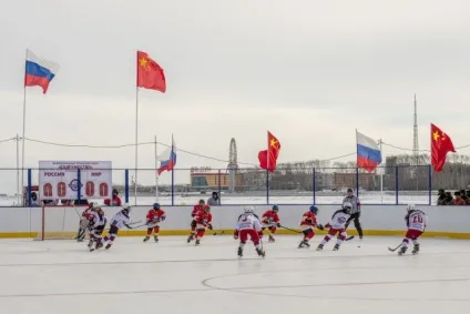 Хокей без кордонів спортсмениУкаіни і Китаю зіграли товариський матч на льоду прикордонної річки амур (спортсмени) Хокей без кордонів спортсмениУкаіни і Китаю зіграли товариський матч на льоду прикордонної річки амур