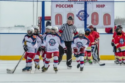 Хокей без кордонів спортсмениУкаіни і Китаю зіграли товариський матч на льоду прикордонної річки амур (ampravda) Хокей без кордонів спортсмениУкаіни і Китаю зіграли товариський матч на льоду прикордонної річки амур