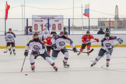 Хокей без кордонів спортсмениУкаіни і Китаю зіграли товариський матч на льоду прикордонної річки амур (ampravda) Хокей без кордонів спортсмениУкаіни і Китаю зіграли товариський матч на льоду прикордонної річки амур