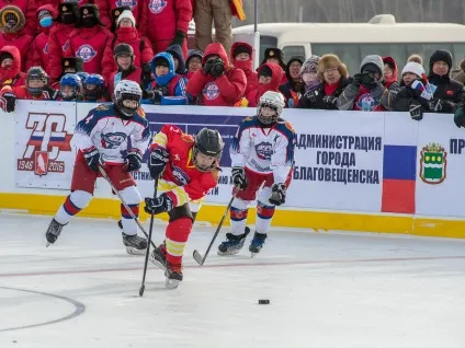 Хокей без кордонів спортсмениУкаіни і Китаю зіграли товариський матч на льоду прикордонної річки амур (благовещенск) Хокей без кордонів спортсмениУкаіни і Китаю зіграли товариський матч на льоду прикордонної річки амур