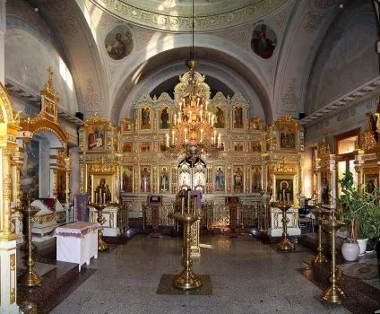 Храм Живоначальної трійці на Воробйових горах (& quot; святая людмила чеська & quot;) Храм Живоначальної трійці на Воробйових горах