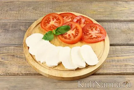 Plăcintă cu mozzarella și roșii