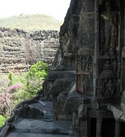 Ajanta пещерния храм - всички се забавляват!