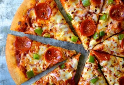 Pizza egy serpenyőben - 8 receptek