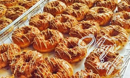 Donuts в рецептата на фурна със стъпка по стъпка снимки