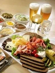 Закуски до коктейлів, коктейлі та напої (напої) Закуски до коктейлів, коктейлі та напої