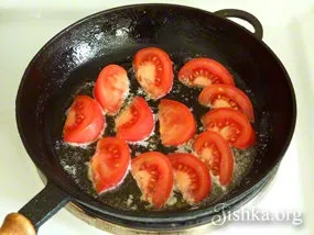 Яєчня з помідорами - кулінарний покроковий рецепт з фото