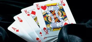 Pozițiile în poker, locația tabelului