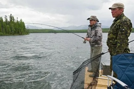 Путин по време на риболовен рейс Владимир Путин уловена щука с тегло 21 кг (снимки, видео)