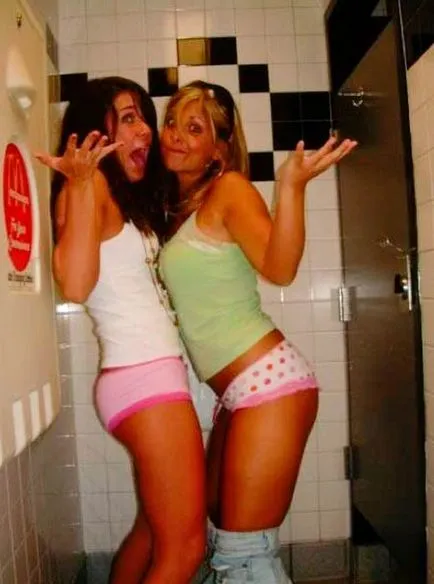 Пияни момичета осветени в банята (88 снимки)