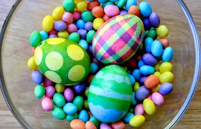 Színező oldalak, a kézművesség és festés húsvéti tojást a gyermekek számára