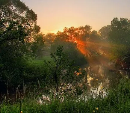 Zori la fotografie râu