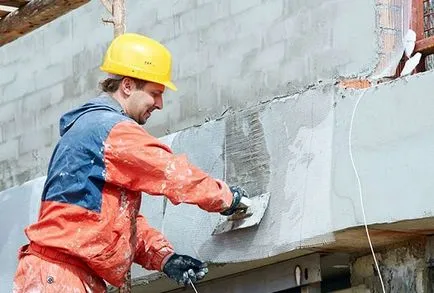 Restaurarea fațadelor clădirilor cu mâinile lor încearcă să repare fațada - un lucru ușor