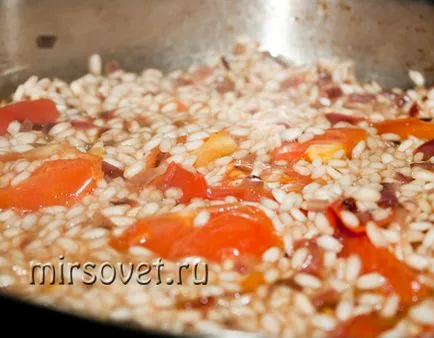 Rețetă pentru risotto cu roșii și busuioc