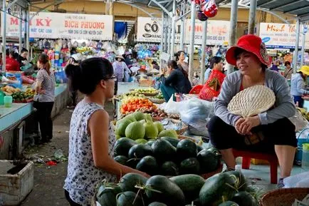 Hal, gyümölcs és ruházati piacon Nha Trang, mi vélemény