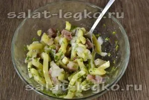 Salata de hering cu cartofi și ceapă