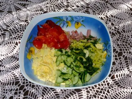 Saláta rántotta és virsli és tejföllel -, hogyan kell elkészíteni egy saláta omlett, lépésről lépésre recept fotók