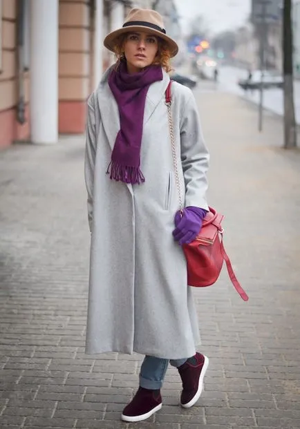Ceea ce este la modă să poarte o haină frumoasă gri