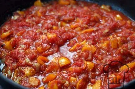 Shakshuk - fénykép recept zsidó konyha hozzáadásával paradicsom és édes paprika