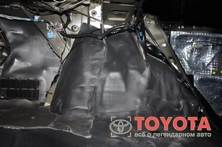 Hangszigetelés Toyota Corolla saját kezűleg